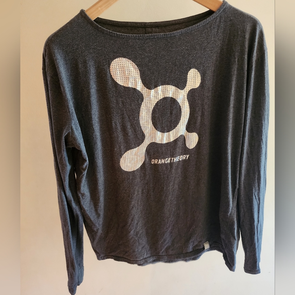 Wide cut long sleeve